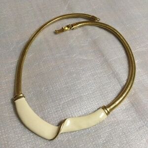 Elegant Gold and Cream Necklace